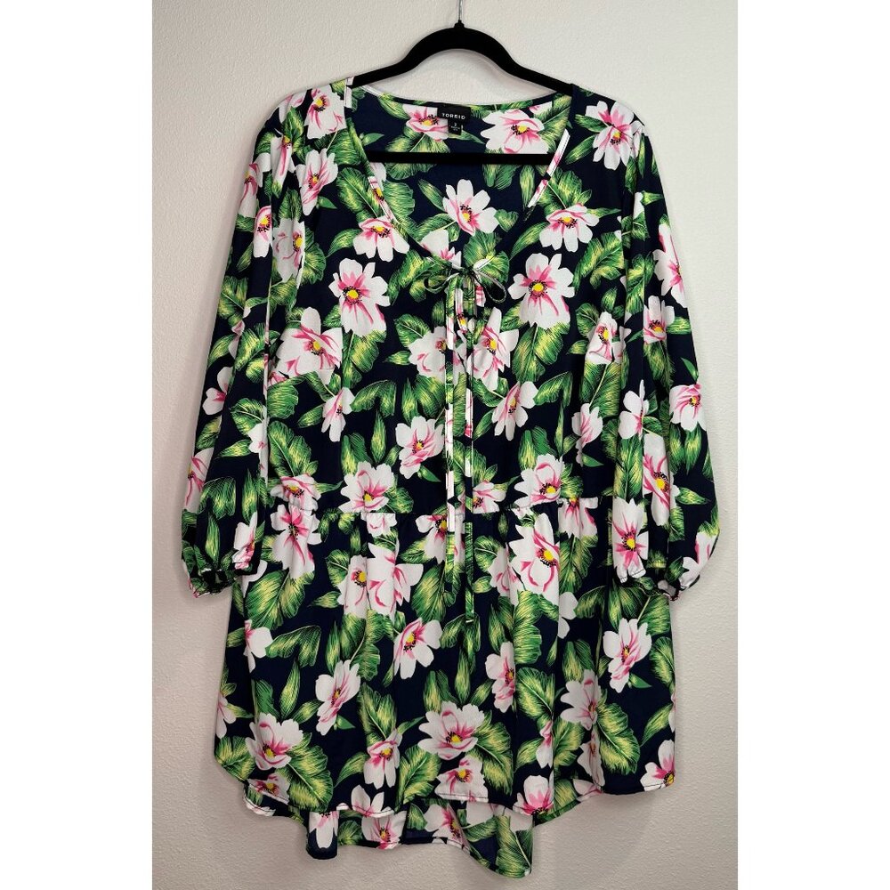 NWOT Torrid Women’s Plus Size 2‎ Lightweight Blouse Black With Vibrant Floral